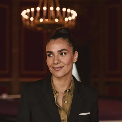 Ginevra Sartori — Curatrice sala privata e tavoli live